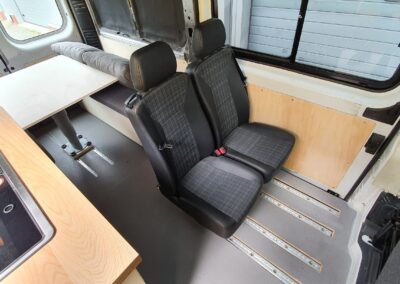 Modulaire camper bouw - Demontabele zitplaatsen