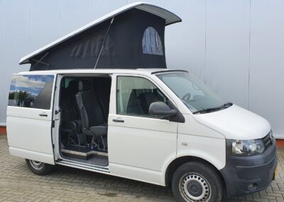 Modulaire camper bouw - Zitplaatsen in compacte bus camper