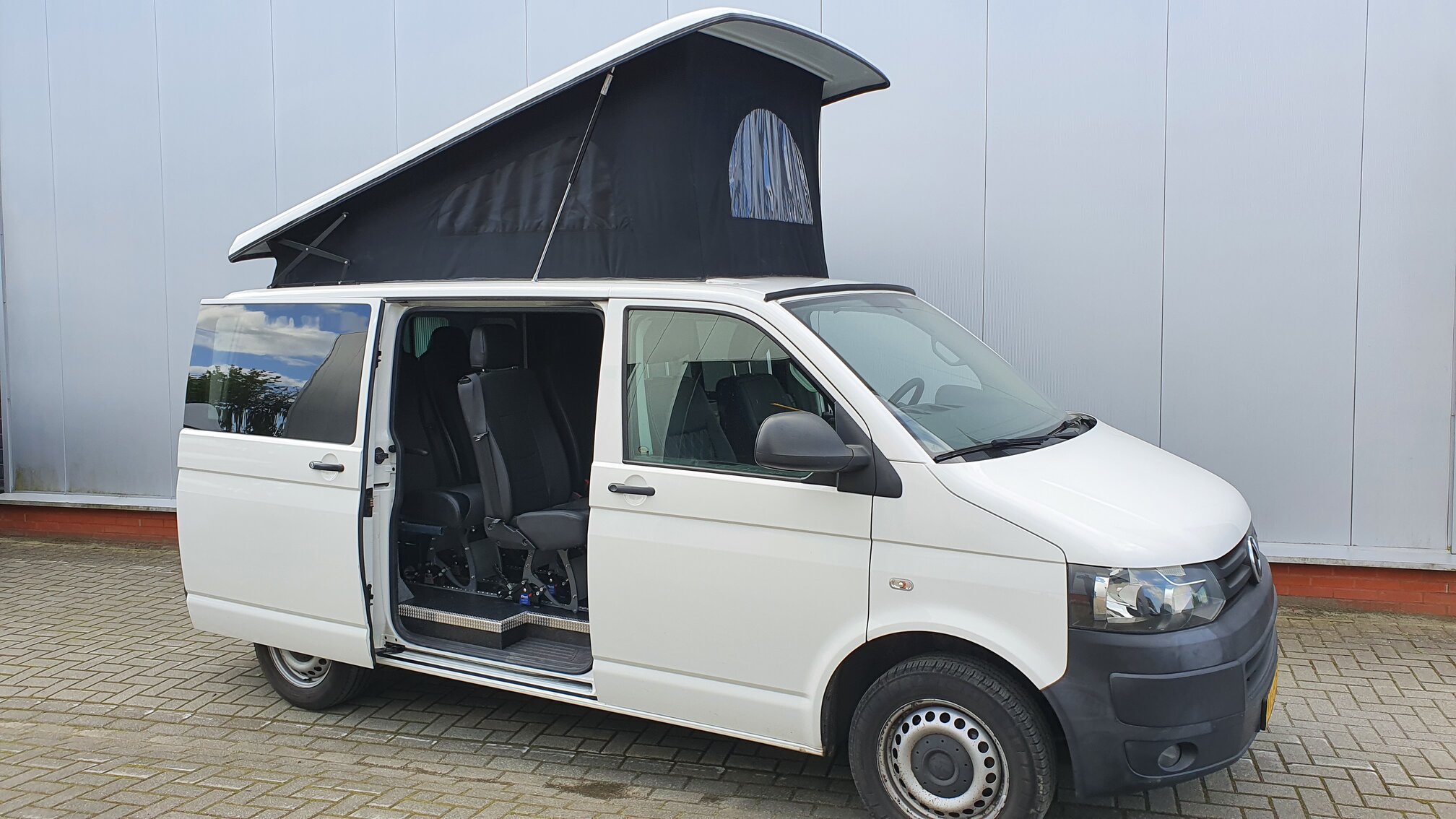 Modulaire camper bouw - Zitplaatsen in compacte bus camper