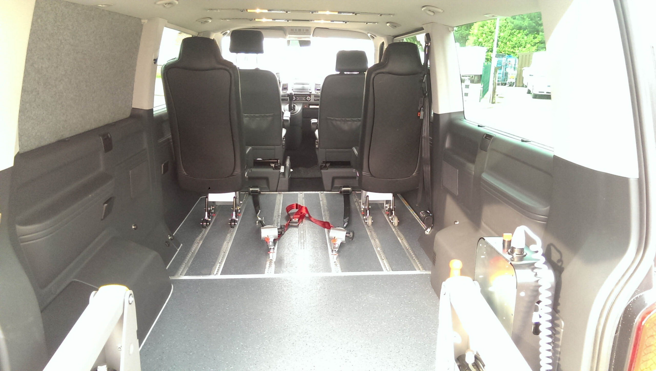 Particuliere Rolstoelbus - Rolstoelplaats tussen stoelen